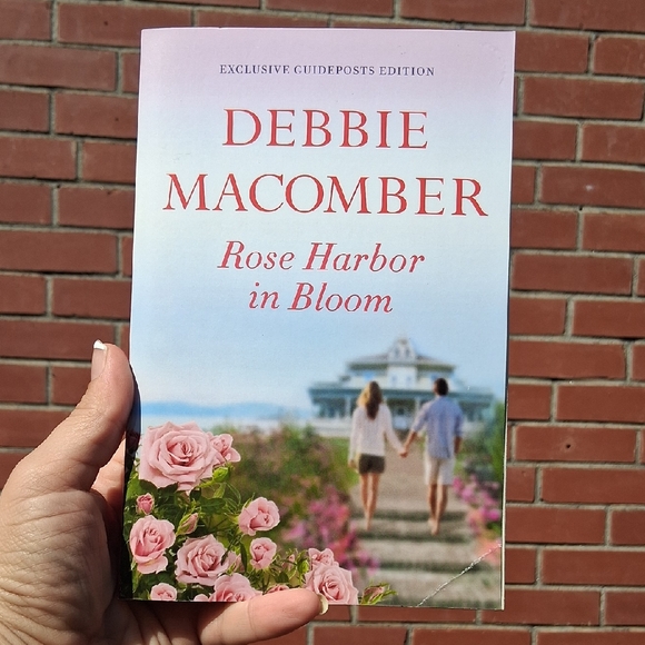 paperback Other - Rose Harbor in Bloom By Debbie Macomber